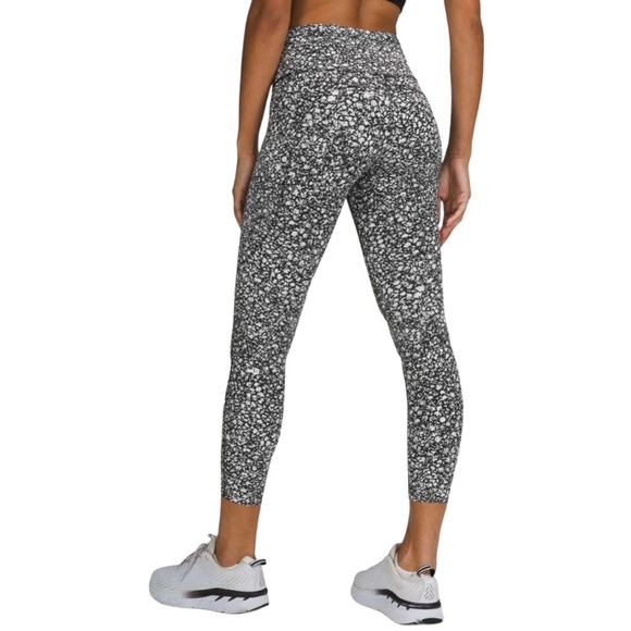 Lululemon Fast and Free High-Rise Tight in Venture Floral Alpine Size 20 - Picture 2 of 12